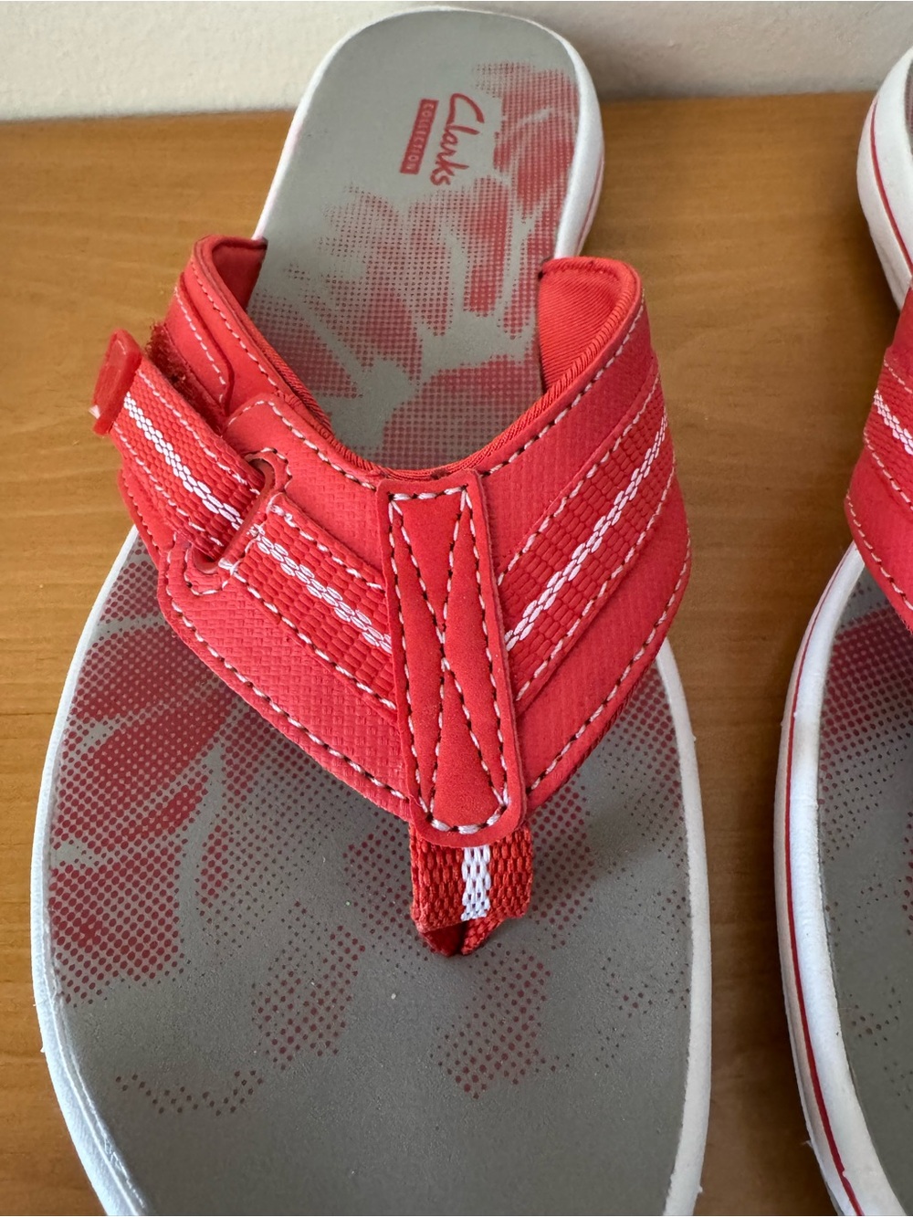 Clarks Coral Colored Thong Sandals - Size 7 - Picture 6 of 9